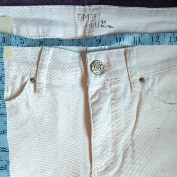 ! Time and Tru Cream Denim Jeans - Picture 3 of 7